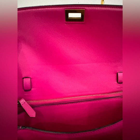 CELINE
Pink Box Leather Medium Classic Box Flap Bag (Pre-loved) with dust bag. - Picture 8 of 15